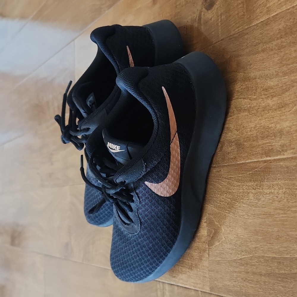 Good condition Nike 7.5 rose gold